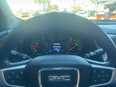 Used 2022 GMC Terrain SLE w/ Driver Convenience Package image 13