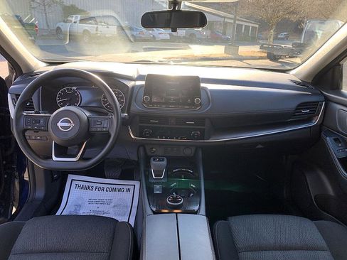 Used 2024 Nissan Rogue SV image 13