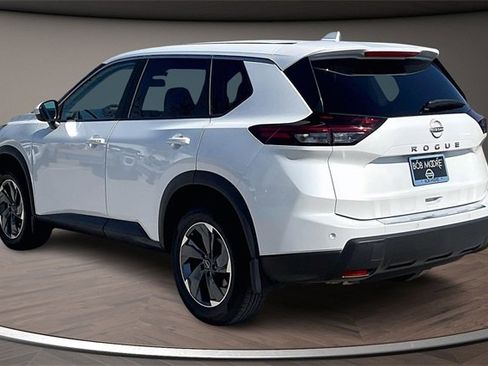 Certified 2025 Nissan Rogue SV image 10