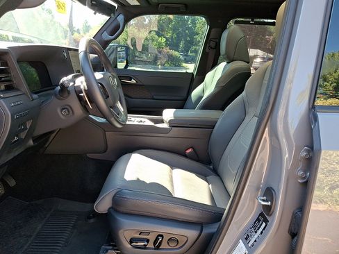 Certified 2024 Lexus GX 550 w/ Accessory Package (Z1) AWD/4WD image 14