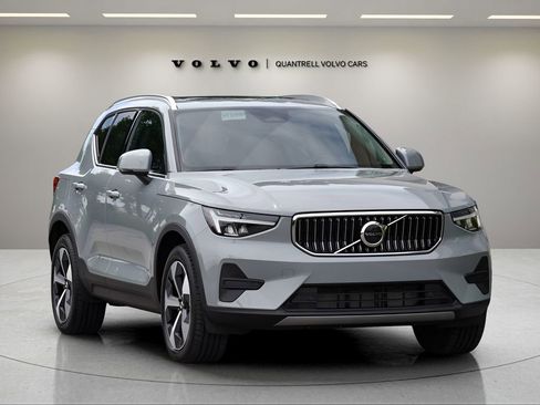 Certified 2025 Volvo XC40 B5 Core w/ Protection Package Premier image 2