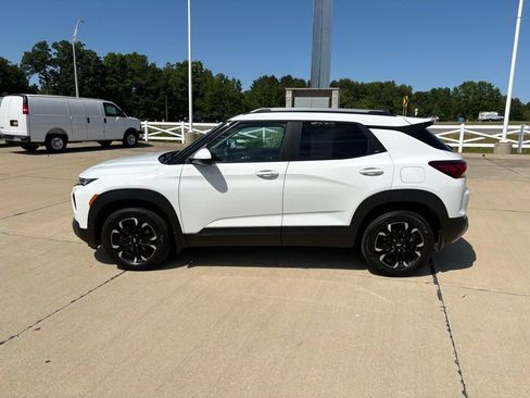 Used 2023 Chevrolet TrailBlazer LT w/ Convenience Package AWD/4WD image 3