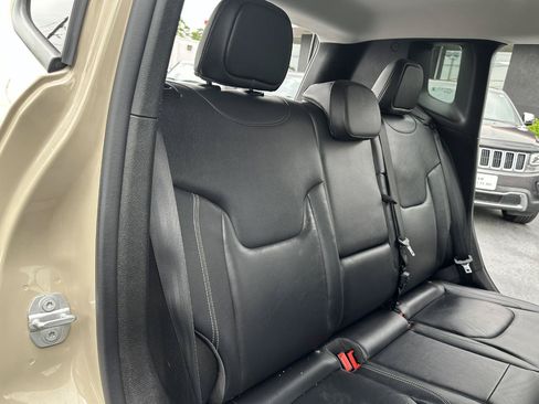 Used 2015 Jeep Renegade Limited AWD/4WD image 39
