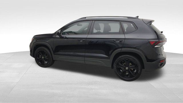Used 2025 Volkswagen Taos SE AWD/4WD image 7