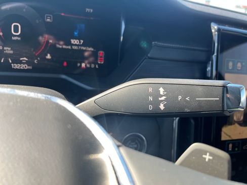 Used 2025 GMC Acadia Elevation image 27