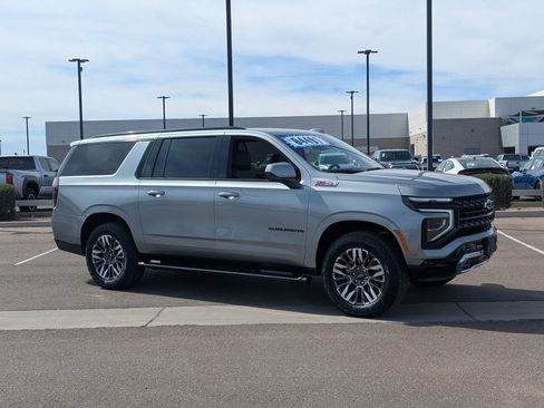 Certified 2025 Chevrolet Suburban Z71 image 7