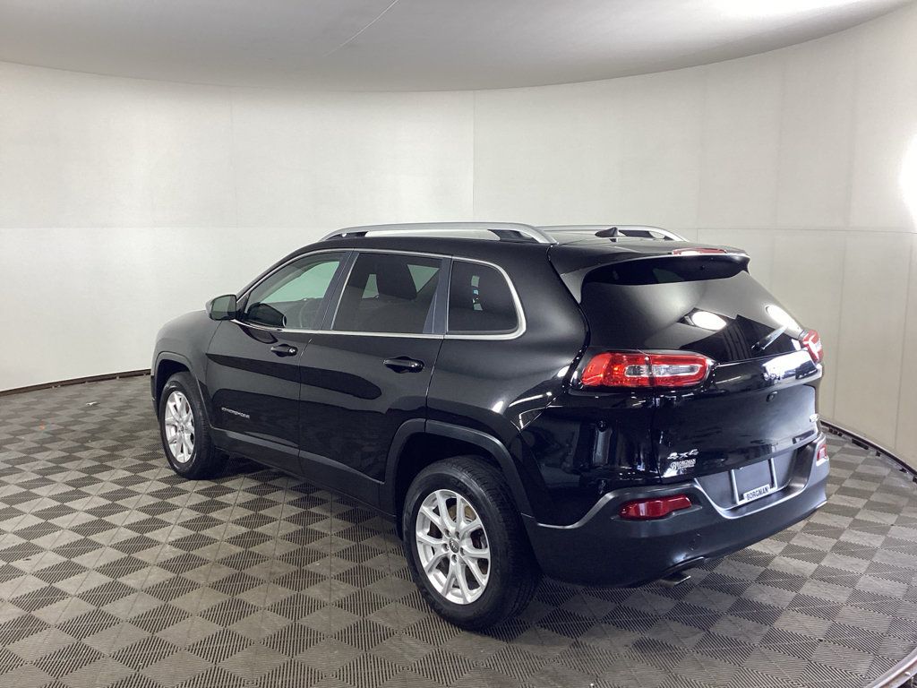 Used 2017 Jeep Cherokee Latitude AWD/4WD image 4