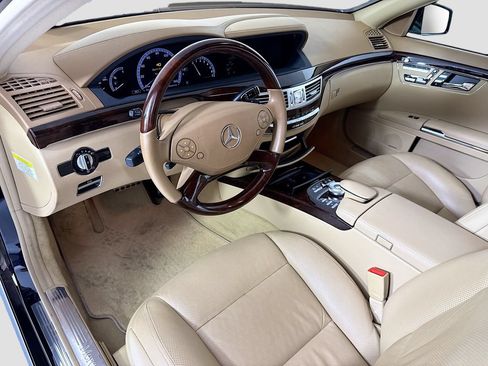 Used 2011 Mercedes-Benz S 550 4MATIC image 9
