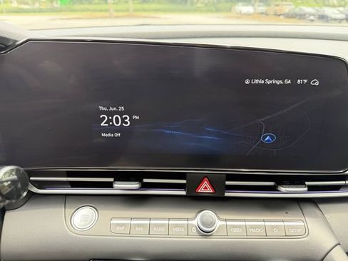 Used 2024 Hyundai Elantra Limited FWD image 17