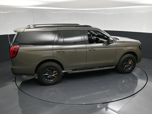 Used 2025 Ford Expedition Tremor AWD/4WD image 43