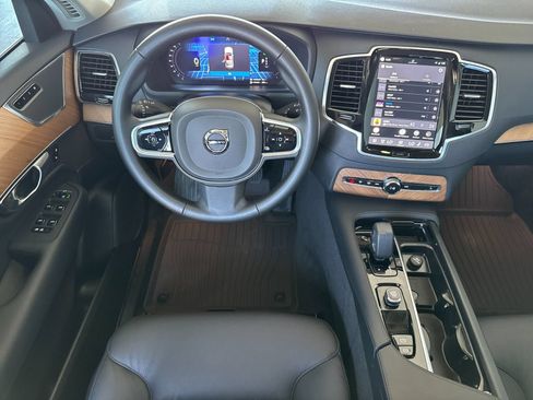 Used 2025 Volvo XC90 T8 Plus w/ Protection Package Premier AWD/4WD image 18