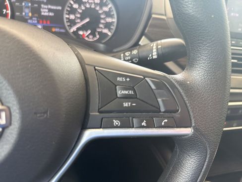 Used 2023 Nissan Altima 2.5 SV FWD image 14