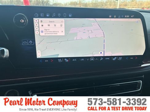 Used 2025 Chevrolet Traverse RS image 17