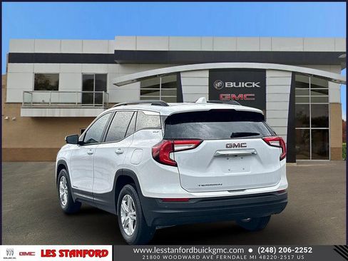 Used 2023 GMC Terrain SLE w/ Driver Convenience Package FWD image 4