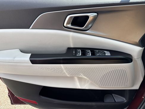 Certified 2024 Kia Carnival LX image 9