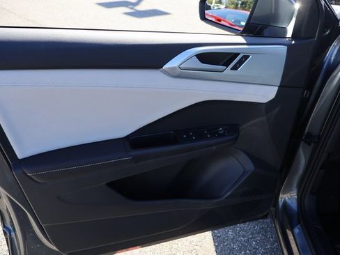 New 2026 Volkswagen Taos SE image 10