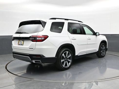 Used 2024 Honda Pilot Touring image 5