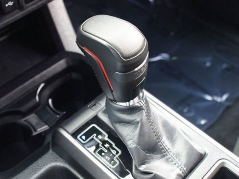 Used 2023 Toyota Tacoma TRD Sport w/ Technology Package image 12