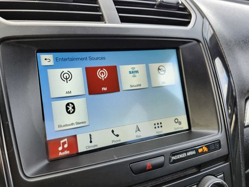 Used 2018 Ford Explorer XLT w/ Equipment Group 201A image 7