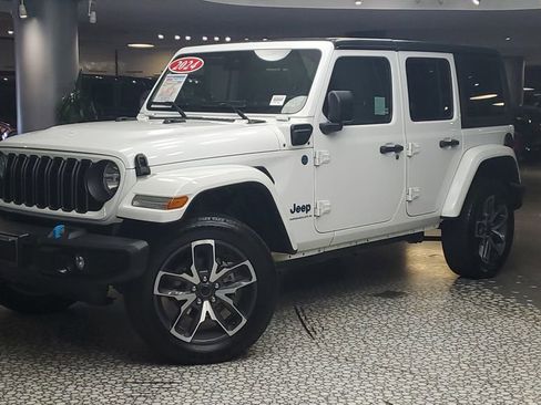 Used 2024 Jeep Wrangler Unlimited AWD/4WD image 33