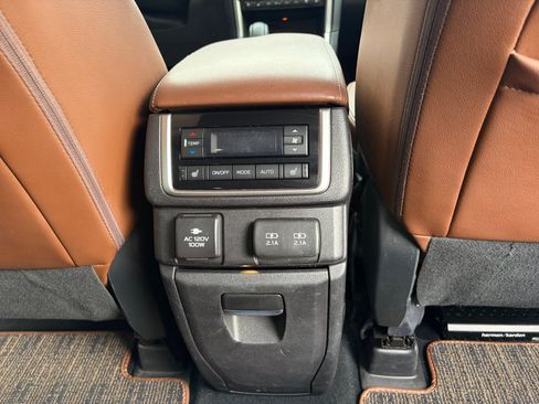 Used 2019 Subaru Ascent Touring w/ Popular Package #2 AWD/4WD image 32