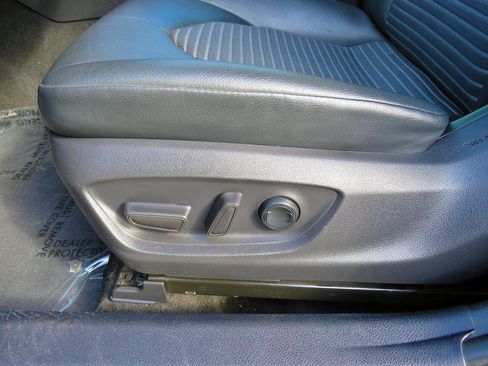 Used 2022 Toyota Camry SE w/ Carpet Mat Package (TMS) image 25