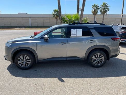 Used 2022 Nissan Pathfinder SV image 4