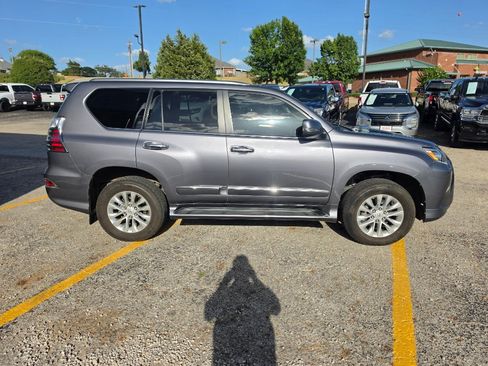 Used 2017 Lexus GX 460 Premium w/ Premium Package AWD/4WD image 4