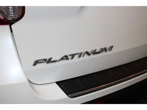 Used 2020 Ford Explorer Platinum w/ Premium Technology Package image 19