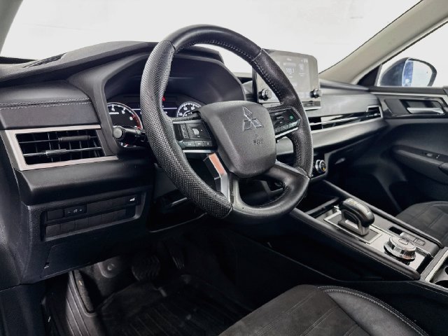 Used 2023 Mitsubishi Outlander SE FWD image 20