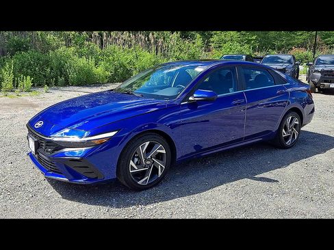 Used 2025 Hyundai Elantra SEL w/ Cargo Package FWD image 4