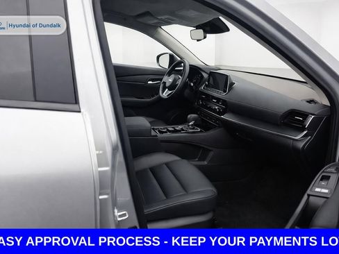 Used 2023 Nissan Rogue SV w/ SV Premium B Package image 11