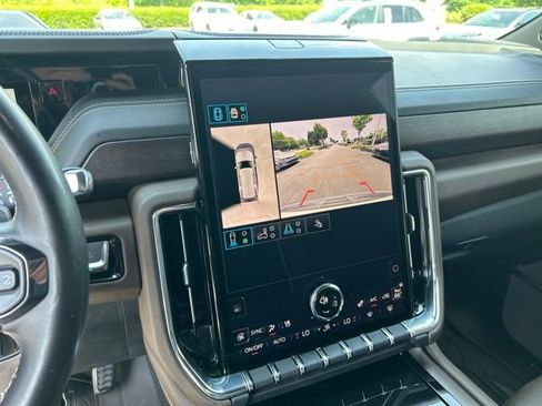 Used 2025 GMC Yukon Denali Ultimate AWD/4WD image 27