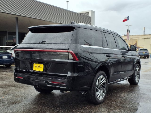 New 2026 Lincoln Navigator Reserve AWD/4WD image 2