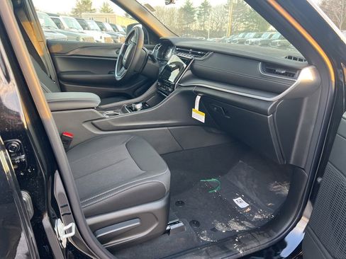 New 2025 Jeep Grand Cherokee Laredo X image 12