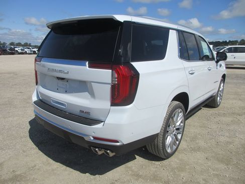 New 2026 GMC Yukon Denali w/ Denali Reserve Package AWD/4WD image 4