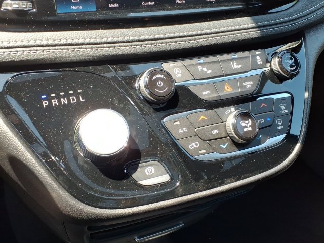 New 2027 Chrysler Pacifica Select AWD/4WD image 19