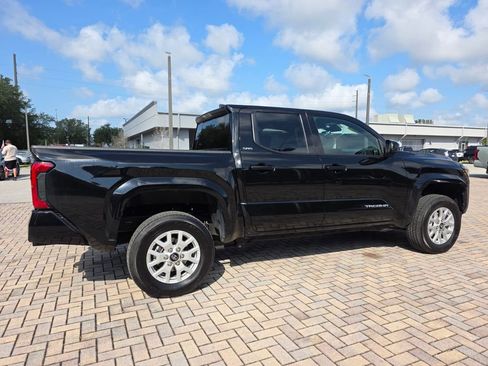 Certified 2025 Toyota Tacoma SR5 AWD/4WD image 11