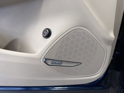 Used 2022 Buick Envision Avenir w/ Technology Package II image 40