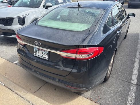 Used 2017 Ford Fusion SE image 5
