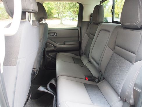 Used 2025 Nissan Frontier SV RWD image 18