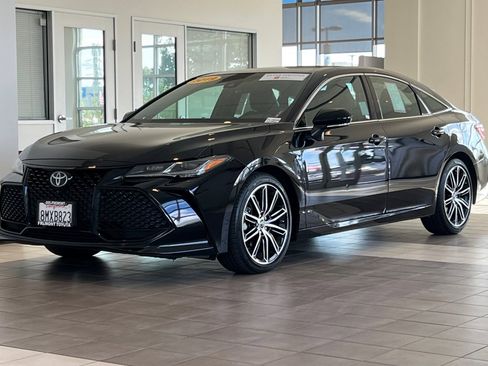 Certified 2019 Toyota Avalon Touring image 8