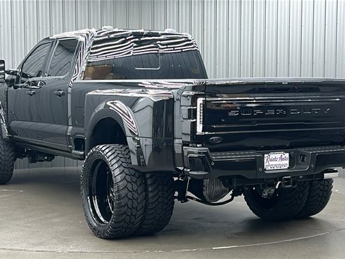 Used 2025 Ford F450 Platinum w/ FX4 Off-Road Package image 3