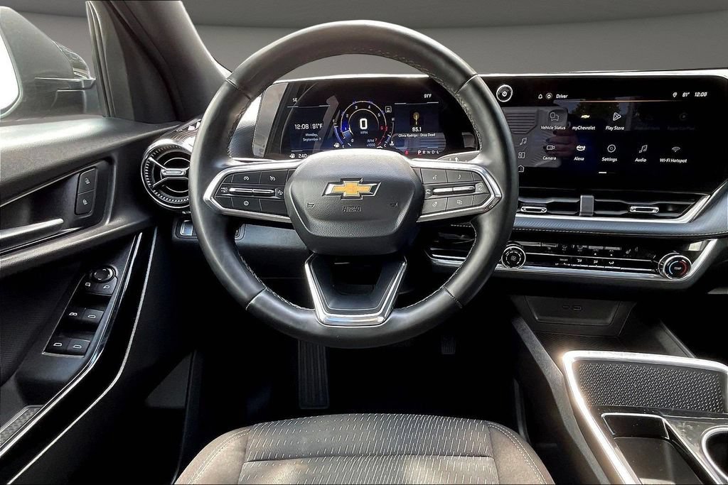Used 2025 Chevrolet Equinox LT FWD image 11