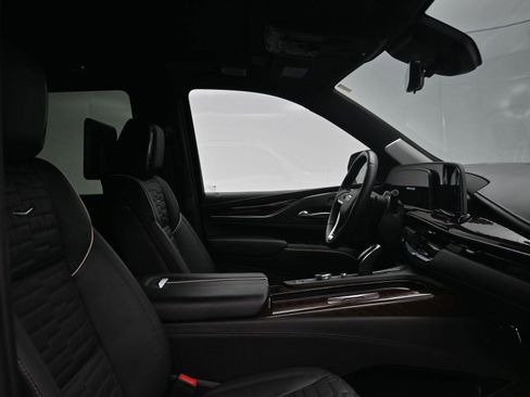 Used 2023 Cadillac Escalade Sport Platinum w/ LPO, ONYX Package image 10