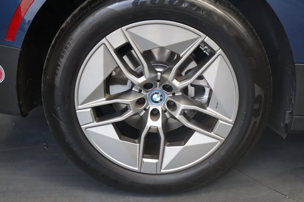 Used 2023 BMW iX xDrive50 AWD/4WD image 12