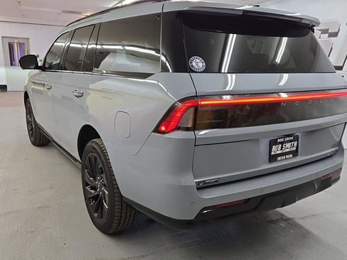 New 2025 Lincoln Navigator Reserve w/ Jet Appearance Package image 4