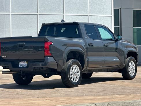 Certified 2024 Toyota Tacoma SR5 AWD/4WD image 4