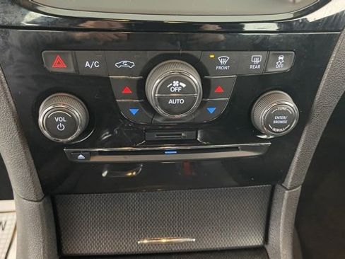 Used 2014 Chrysler 300 S image 41