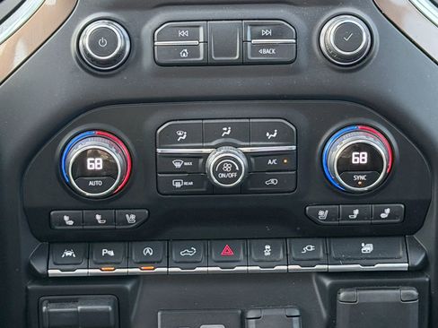 Used 2020 Chevrolet Silverado 1500 High Country image 20